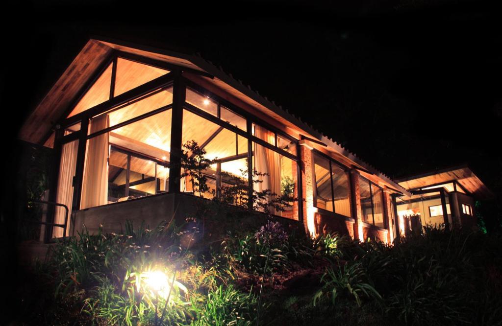 Altura Hotel Poasito Buitenkant foto