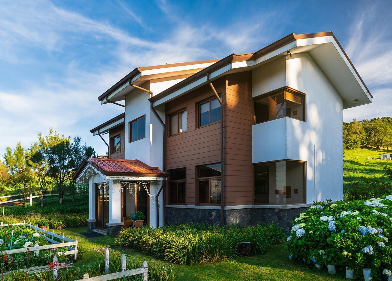 Altura Hotel Poasito Buitenkant foto