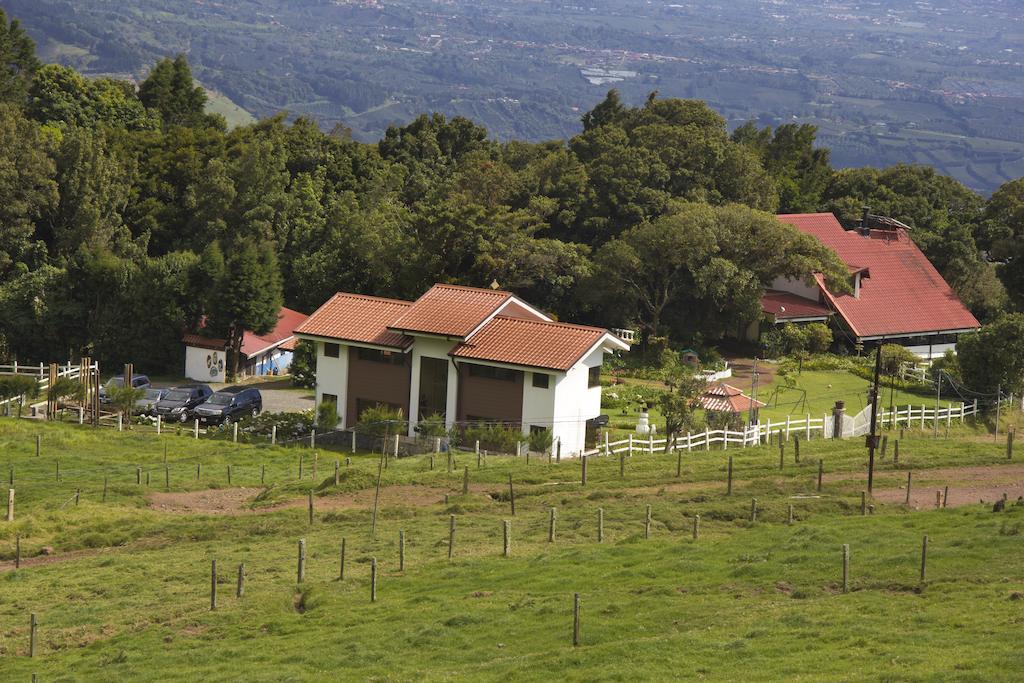 Altura Hotel Poasito Buitenkant foto