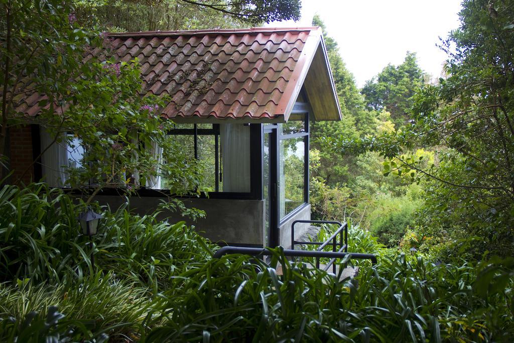 Altura Hotel Poasito Buitenkant foto